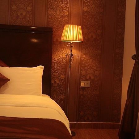 Fryburg Suites Aliayabiagba Eksteriør bilde